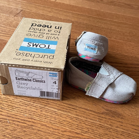 TOMS GREY EARTHWISE CLASSICS TODDLER SIZE 4 - Picture 2 of 6